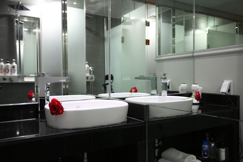 Lexy Hotel Seoul Exterior foto